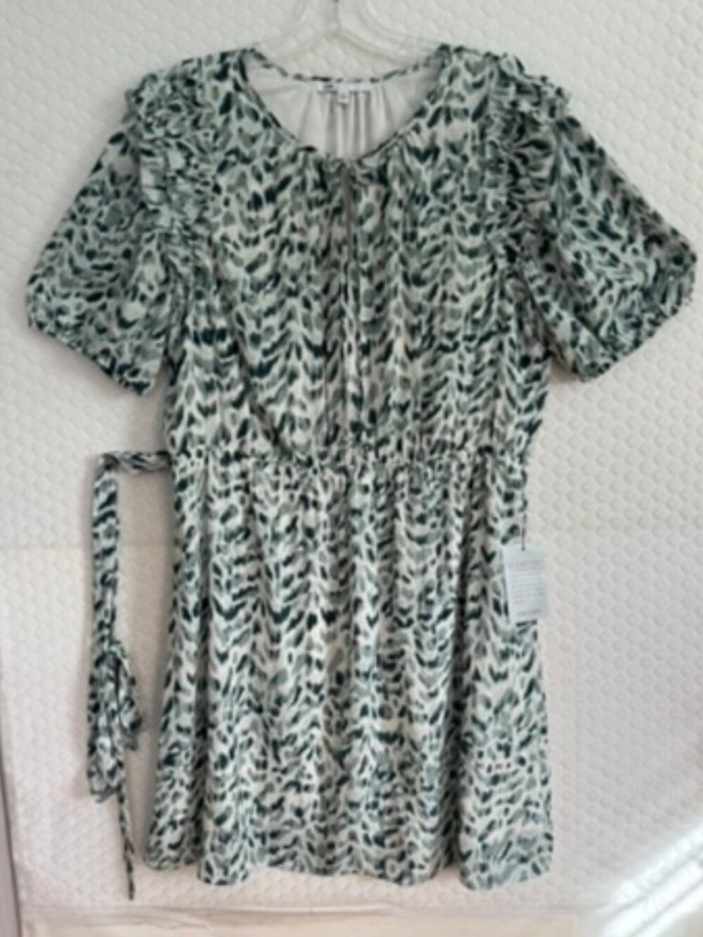 NWT Daniel Rainn DR2 Ruffled Shoulder, Green Abstract Print, Tie Belt Size XL